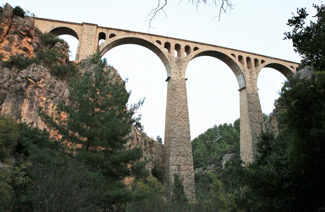 Varda Köprüsü